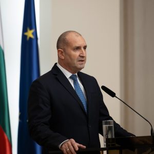 Радев към депутатите: Чуйте площадите!