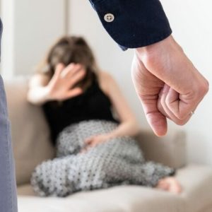 22-годишен мъж от Кресна е задържан за домашно насилие над съпругата си