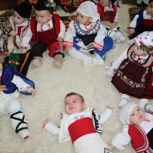 Бабинден събра поколенията в Добринище