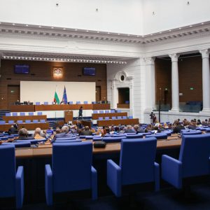 Депутатите отложиха свободните цени на тока