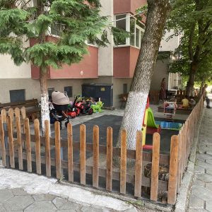 Жители на кв. „Струмско“ с подписка за детска площадка: „Обещанията бяха забравени“