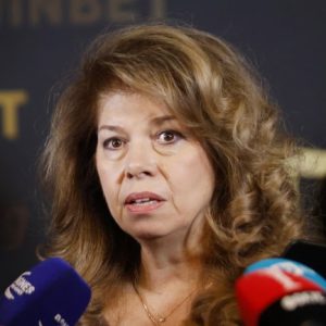 Йотова с остра критика към служебния кабинет за споразумението с Украйна