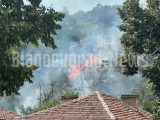 Пожар в село Горно Спанчево: Огънят е в непосредствена близост до къщите