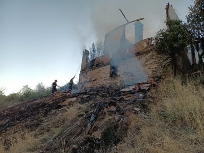 Пожарът край село Селище се възобнови
