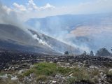 Продължава да гори пожарът в Гърция на границата с България