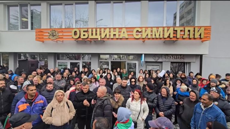 Бизнесът и училището в Симитли с позиции против твърденията за репресии и исканията за отчуждаване на училищния двор