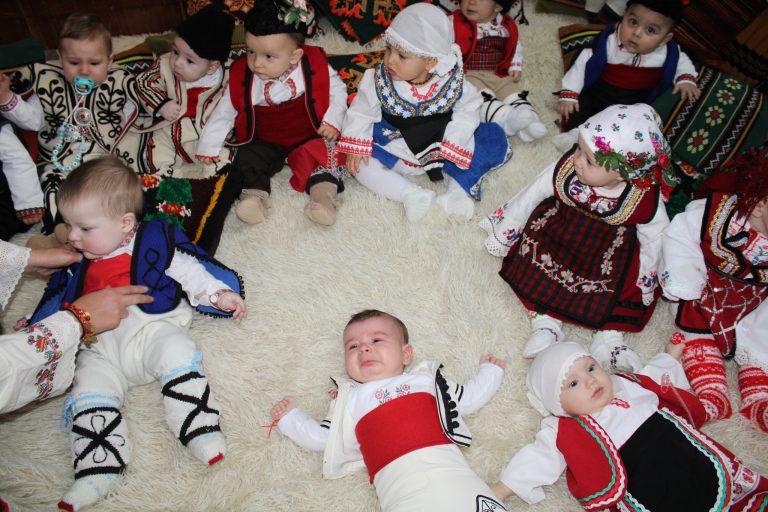 Бабинден събра поколенията в Добринище