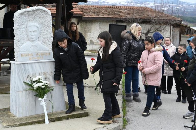 153 години безсмъртие: Крупник се преклони пред паметта на Васил Левски